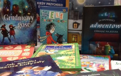 Wystawa książek o tematyce świątecznej